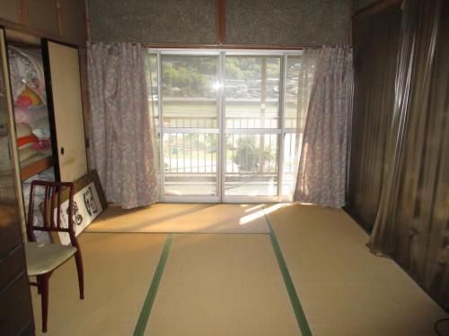 7DK Traditional House with Mountain Views & Land in Kasaoka - Thumbnail 4