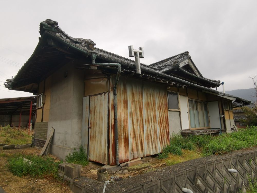 65-Year-Old 2DK House on 1200sqm Land in Mannō Town, Kagawa - Thumbnail 4