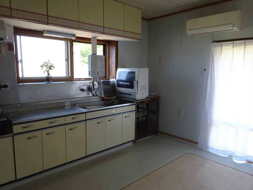 Spacious Tagami Home with Parking | Niigata Prefecture - Thumbnail 4