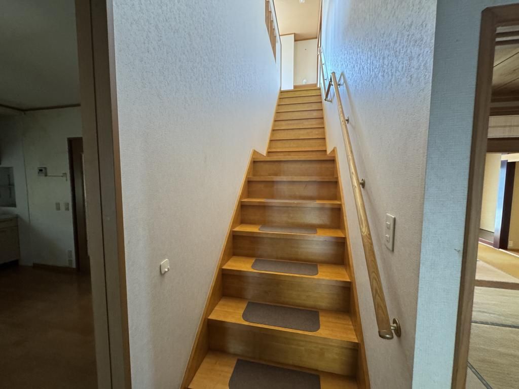 6DK House for Sale in Tokamachi, Niigata with Mountain Views - Thumbnail 3