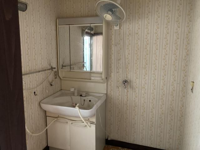 7LDK House for Sale or Rent Near Ireno Station, Higashihiroshima - Image 4