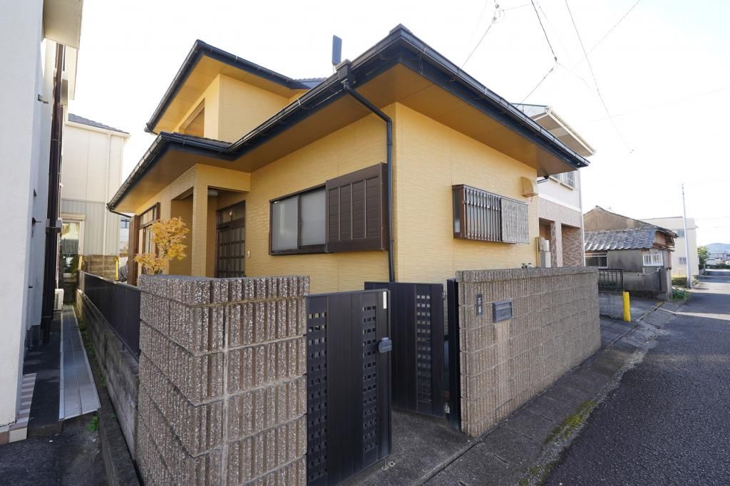 3DK Wooden House for Sale in Makurazaki, Kagoshima - Akiya Bank - Thumbnail 2