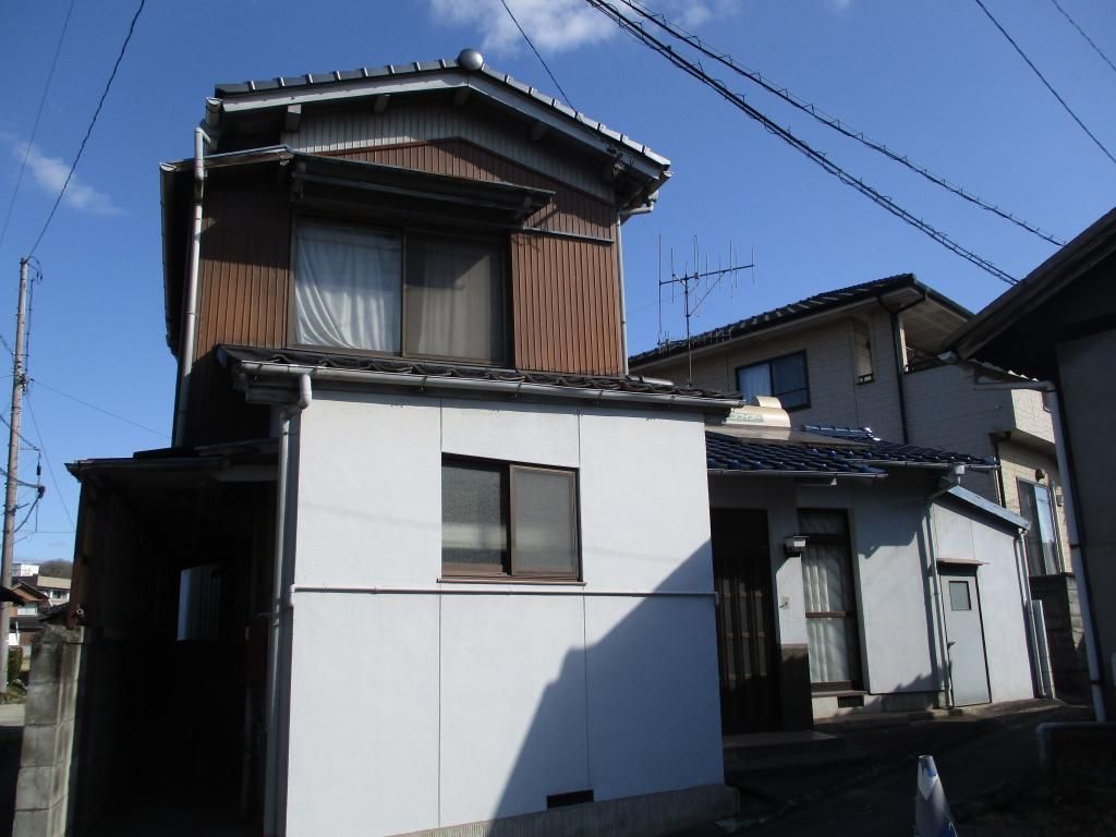 Corner Lot 3DK House for Sale in Kasaoka, Okayama - Thumbnail 2