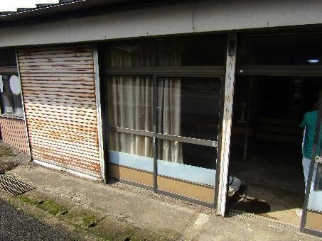 Former Shop & House for Sale in Kitsuki, Oita with Land - Image 1