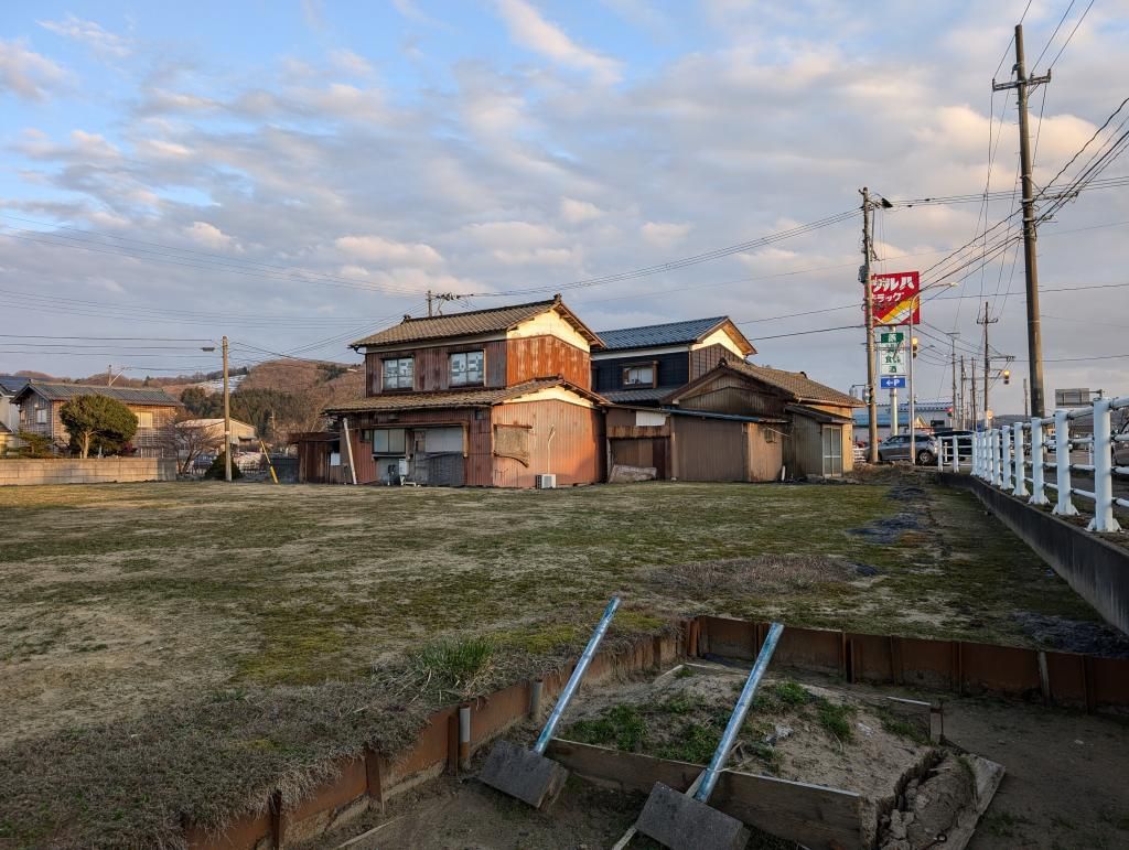 Large Vacant Corner Lot on Main Avenue in Sanjo, Niigata - Thumbnail 2