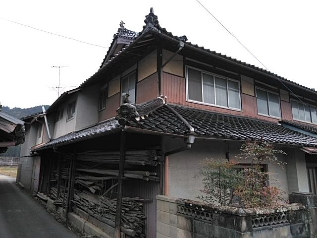Historic 1927 House in Mimasaka with 13DK Layout and Large Garden - Image 1