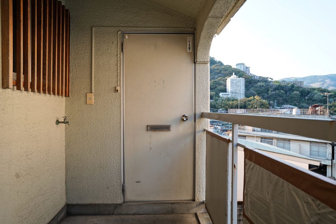 Retro Apartment in Atami, Shizuoka with Natural Light - Thumbnail 2