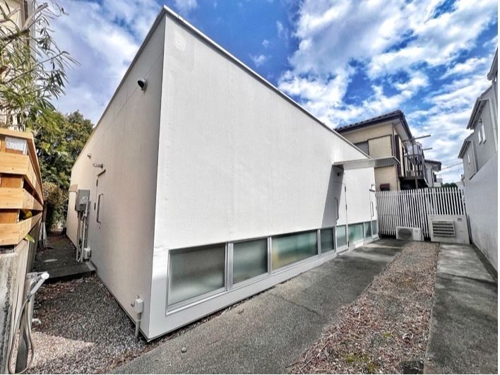 Single-Story House with Courtyard in Chigasaki, Kanagawa - Thumbnail 3