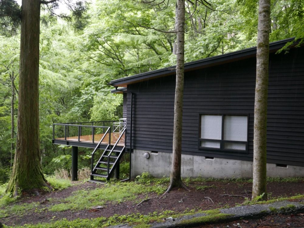 Shigeru Uchida Designed Forest House in Yamanakako - Thumbnail 2