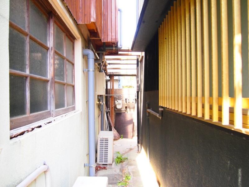 Retro Renovated House with Showa-Era Charm in Fukuoka - Thumbnail 3