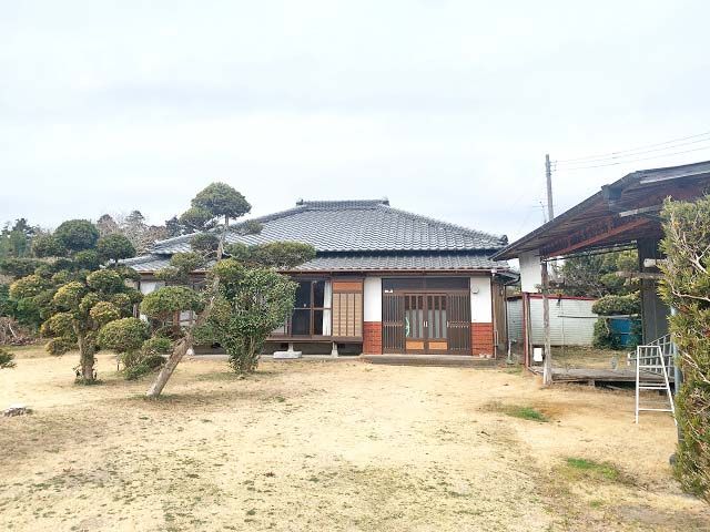 Japanese-Style 4DK House in Oami Shirasato, Chiba - 97.72 sqm on 975 sqm Lot - Thumbnail 2