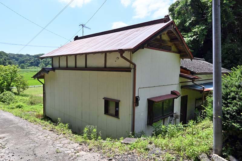 Large Land with Old Houses for Sale in Chonan-machi, Chiba - 6792 sqm - Thumbnail 2