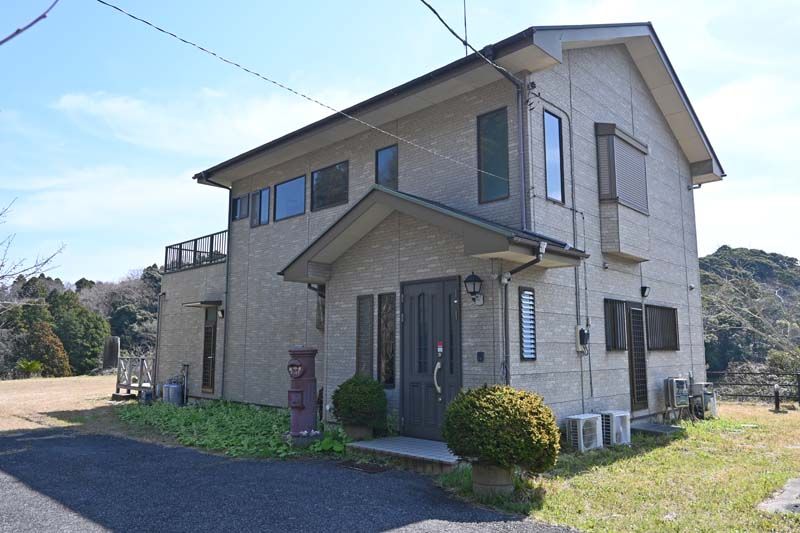 Lakefront House with Panoramic Views in Ichinomiya, Chiba - Thumbnail 2