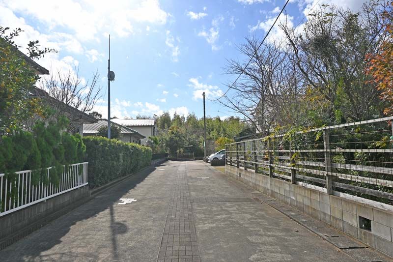 Land with Old House for Sale in Isumi City, Chiba - Thumbnail 2