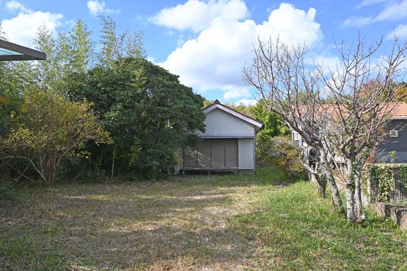 Land with Old House for Sale in Isumi City, Chiba - Image 1