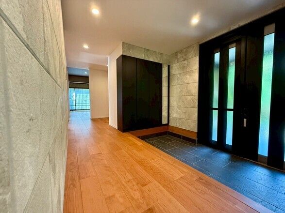 Renovated Izu Villa with Private Pool and Onsen on 1303 sqm - Thumbnail 2