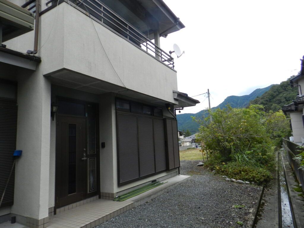 Spacious 172 Tsubo Property in Chichibu with Dog Run Potential - Thumbnail 4