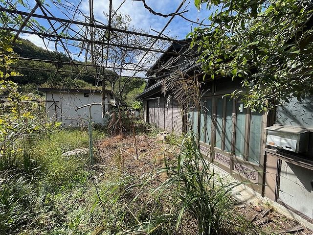 Spacious Farmland with Old House in Minano, Saitama - Thumbnail 2