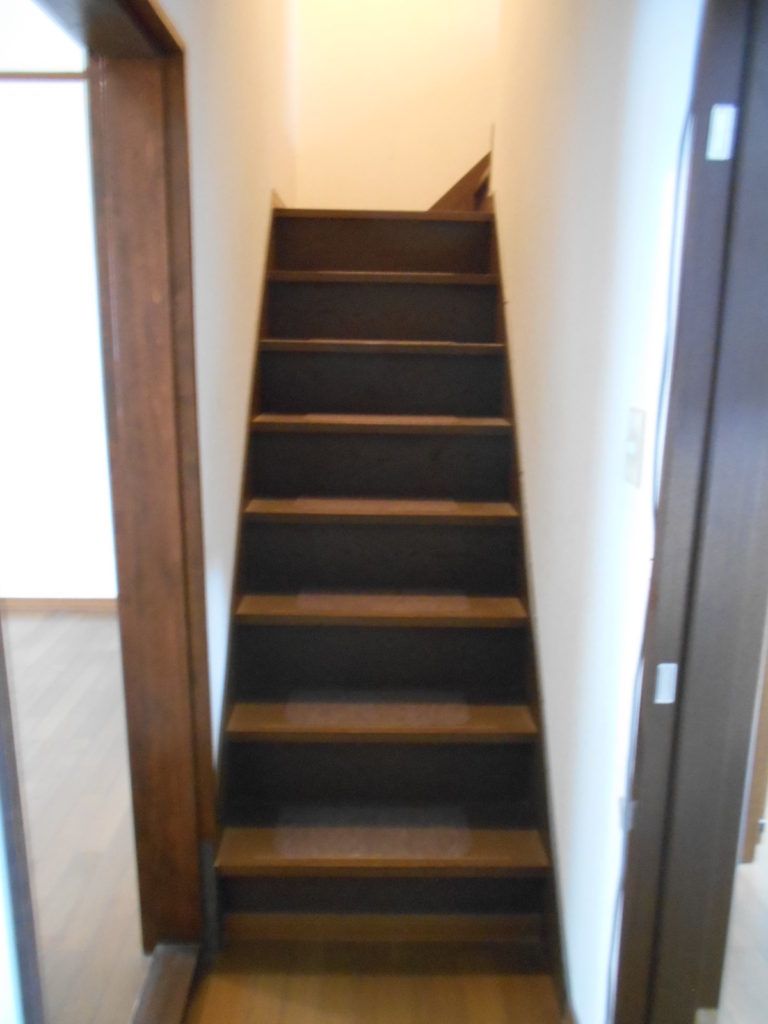 Mountain Trailhead Home in Chihaya Akasaka, Osaka - Thumbnail 3