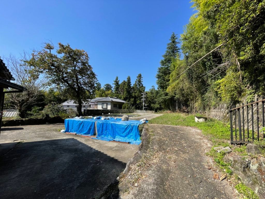 Spacious Kominka with Storehouse for Sale in Chihayaakasaka - Image 1