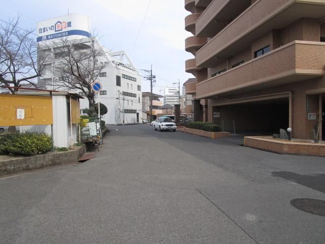Renovated 1LDK Apartment 71.5m² in Fukuyama, Hiroshima - Thumbnail 4