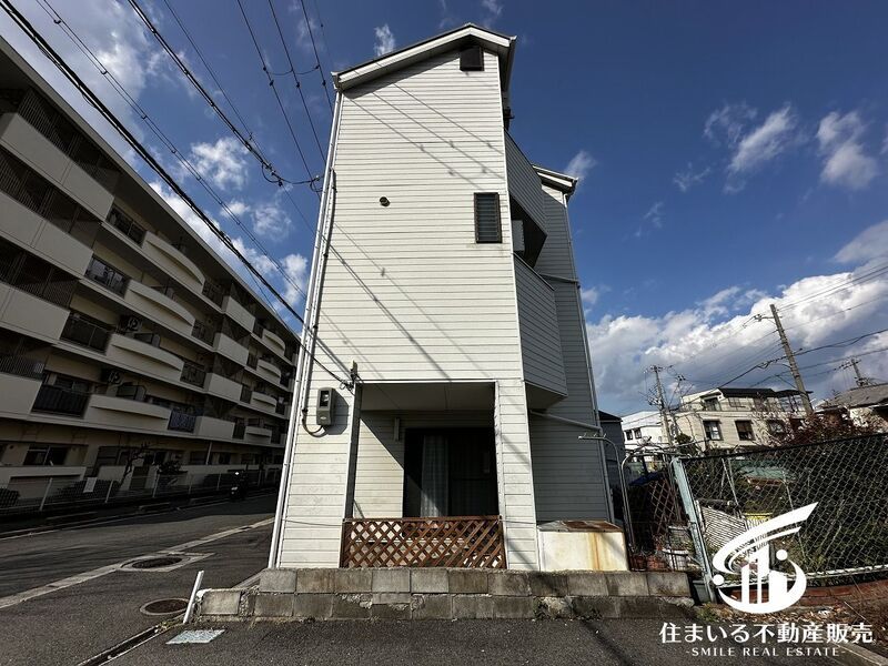 Shop-House for Sale in Daito City, Osaka - 5LDK, All-Electric - Thumbnail 2