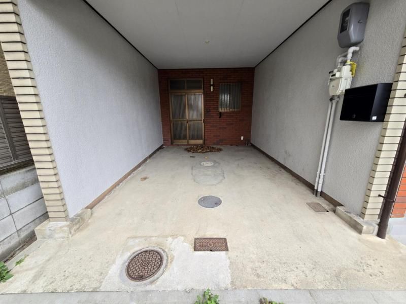 Renovated 4DK House in Higashiosaka, Osaka | Near Kawachi-Hanazono Station - Thumbnail 2