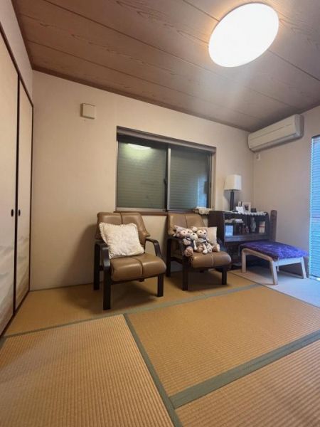 3LDK Detached House with Walk-in Closet in Hirakata City, Osaka - Thumbnail 2