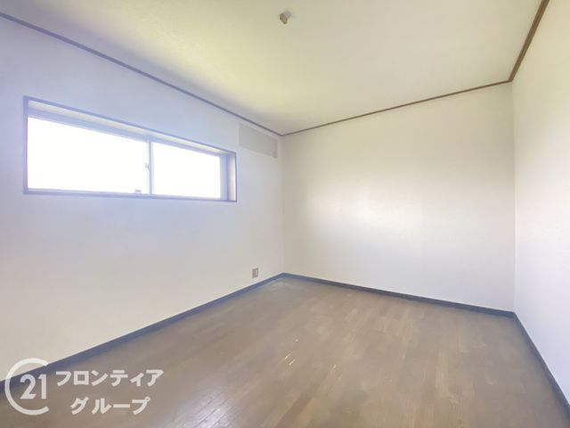 6LDK Detached House for Sale in Hirakata, Osaka - Thumbnail 3