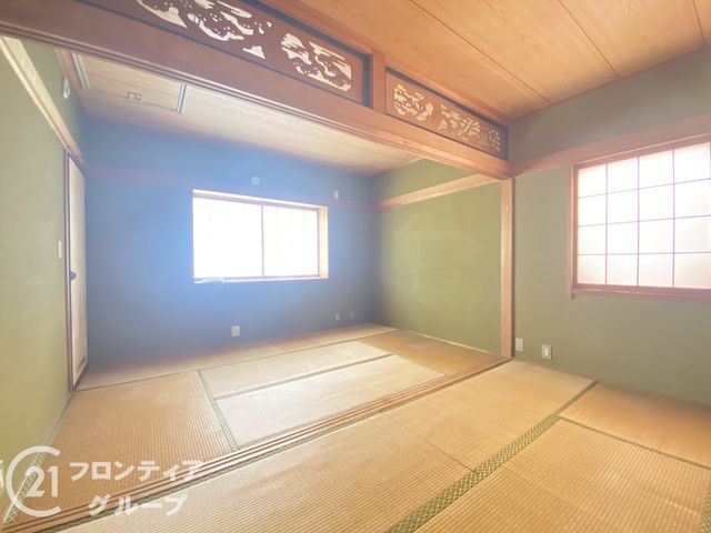 6LDK Detached House for Sale in Hirakata, Osaka - Thumbnail 2