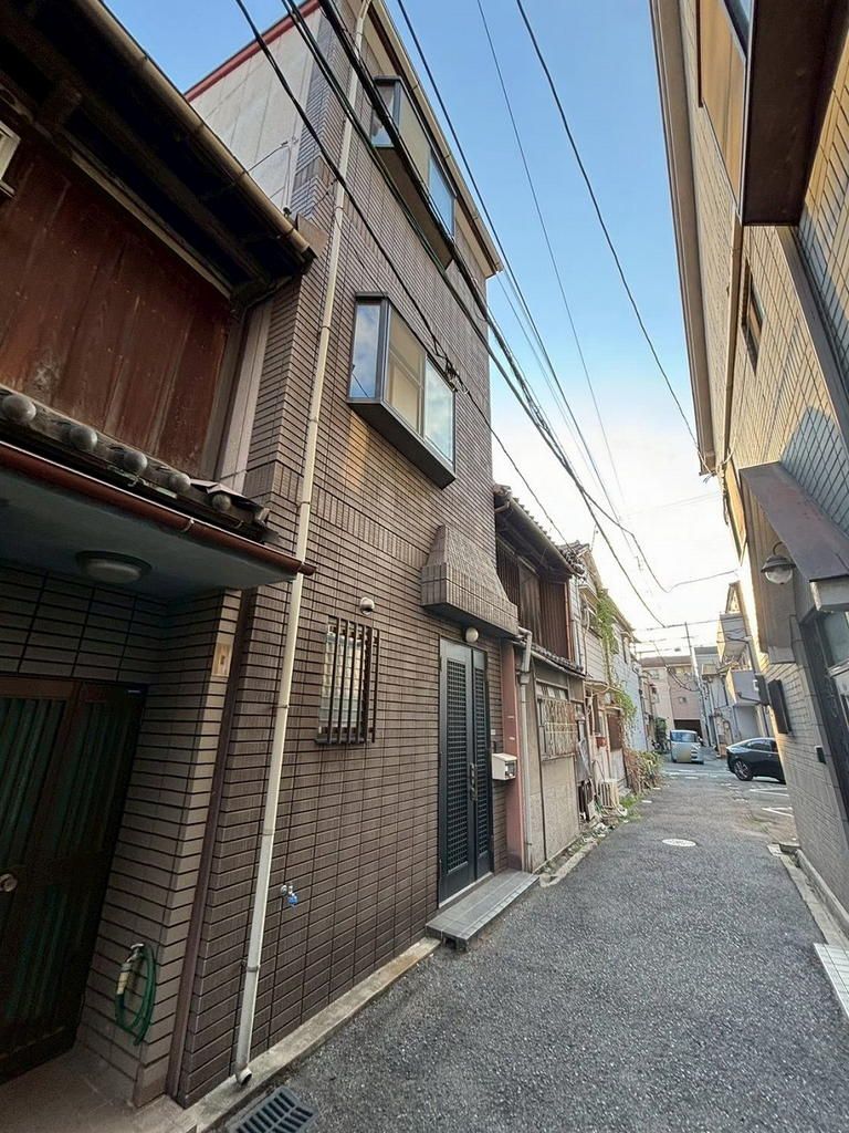 3-Story Steel House for Sale in Osaka Nishinari - 3LDK, 99 sqm - Thumbnail 2