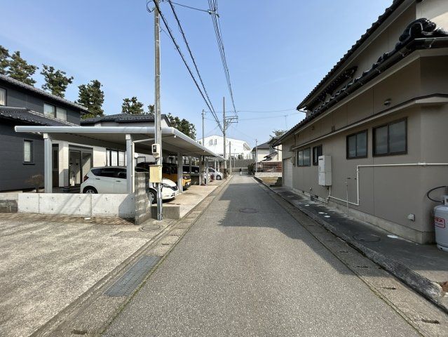 Renovated 5LDK House Near Uchinada Station, Ishikawa - Thumbnail 2
