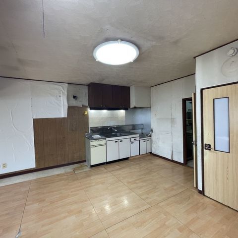 5SLDK House with Garage & Warehouse for Sale in Muroran, Hokkaido - Thumbnail 4