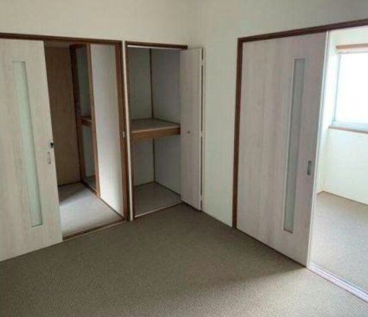 4LDK House with Garage for Sale in Higashi-Osaka, Osaka - Thumbnail 2