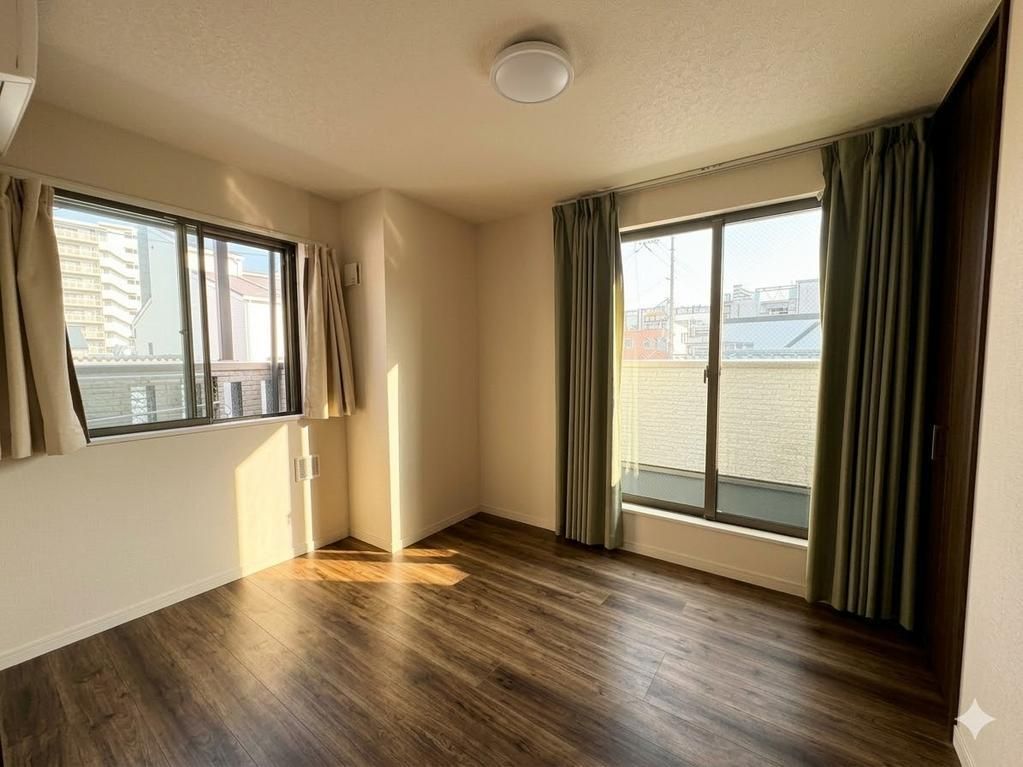 3LDK South-Facing Corner House in Tennoji, Osaka - 93.35 sqm - Thumbnail 4