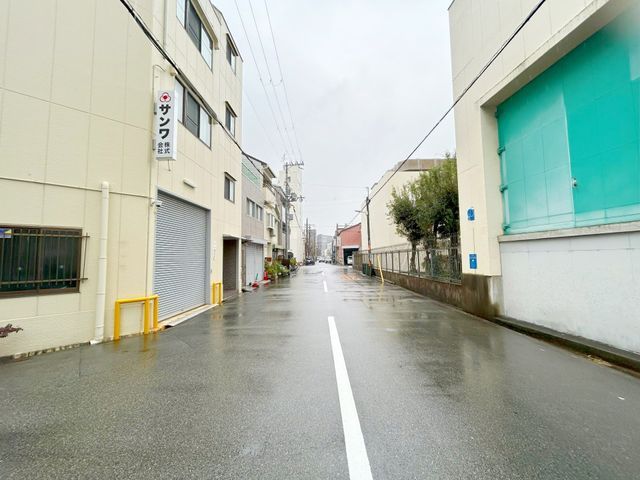 7LDK Steel-Framed House on Corner Lot in Osaka Nishi Ward - Thumbnail 3
