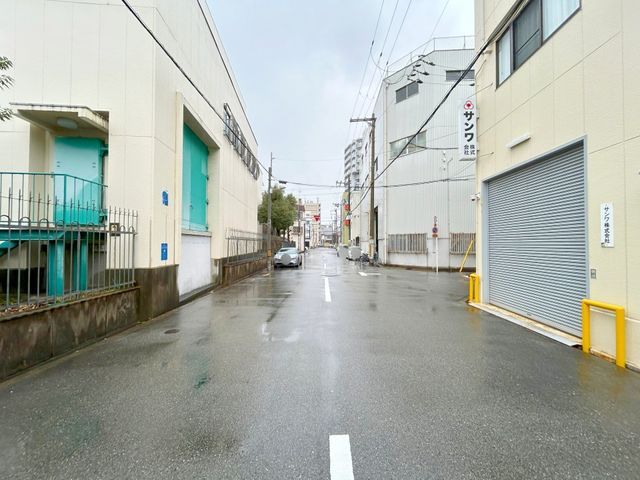 7LDK Steel-Framed House on Corner Lot in Osaka Nishi Ward - Thumbnail 4