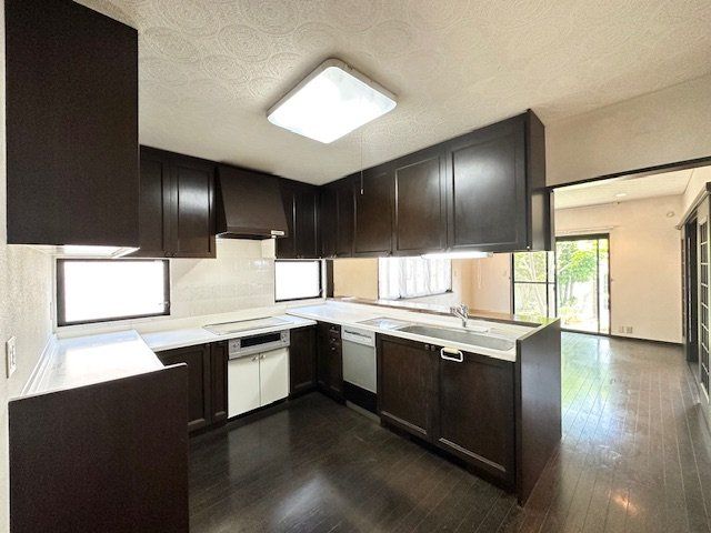 6LDK 246sqm House for Sale in Tawaramoto, Nara - Thumbnail 3