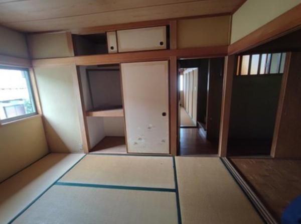 6LDK Corner Lot House for Sale in Higashiosaka, Osaka - Thumbnail 2