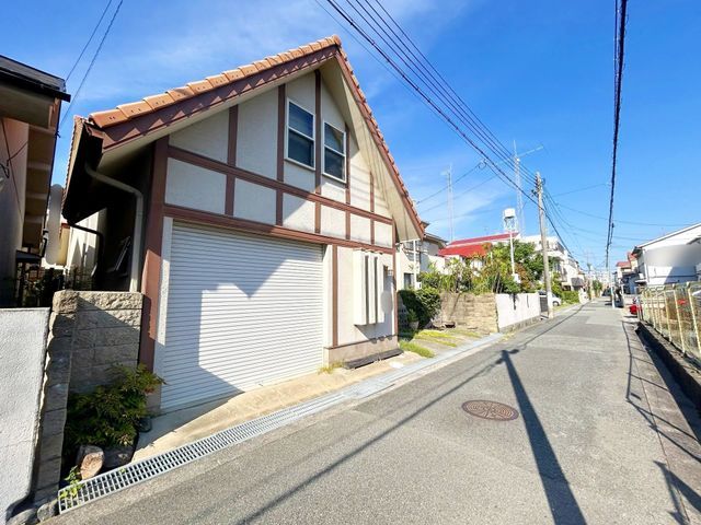 Spacious 4SLDK House with Parking Near Tsukaguchi Station, Amagasaki - Thumbnail 2