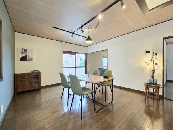 Renovated 5LDK House for Sale in Kumatōri, Osaka - Thumbnail 2