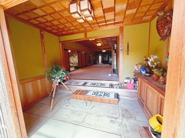 Spacious 4SLDK Single-Story House on 400 Tsubo Land in Ichikawa - Thumbnail 2