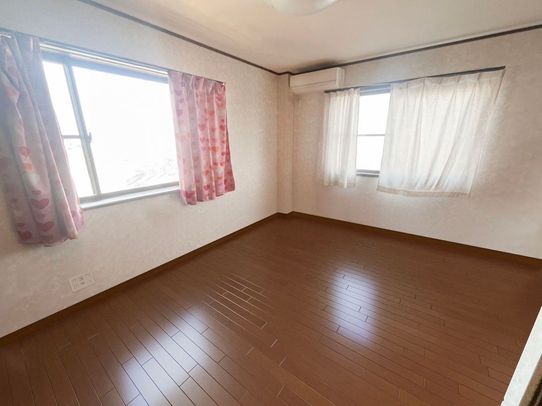 6LDK Steel-Frame House for Sale in Higashi-Osaka, Osaka - Thumbnail 3
