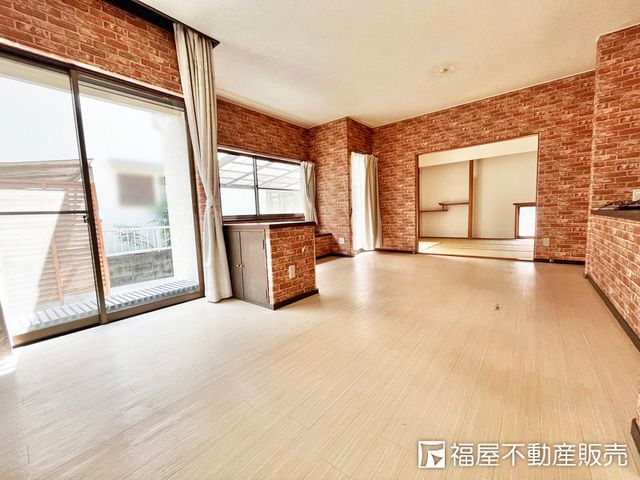 4SLDK Renovated House in Himeji with 2 Car Parking - Thumbnail 3