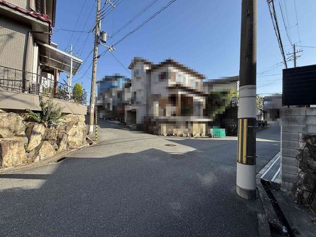 6DK Detached House for Sale in Hirakata, Osaka - Thumbnail 2
