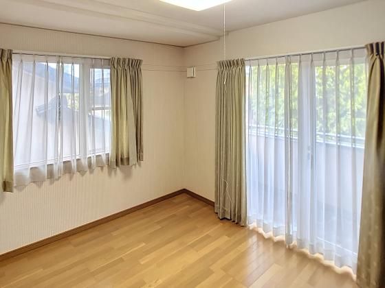 Spacious 4LDK House with Garage in Kanazawa's Mizuki Area - Thumbnail 4