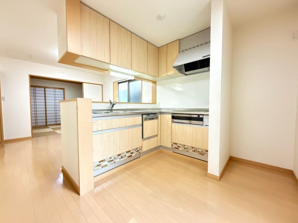 4LDK Detached House for Sale in Hirakata, Osaka - Thumbnail 3