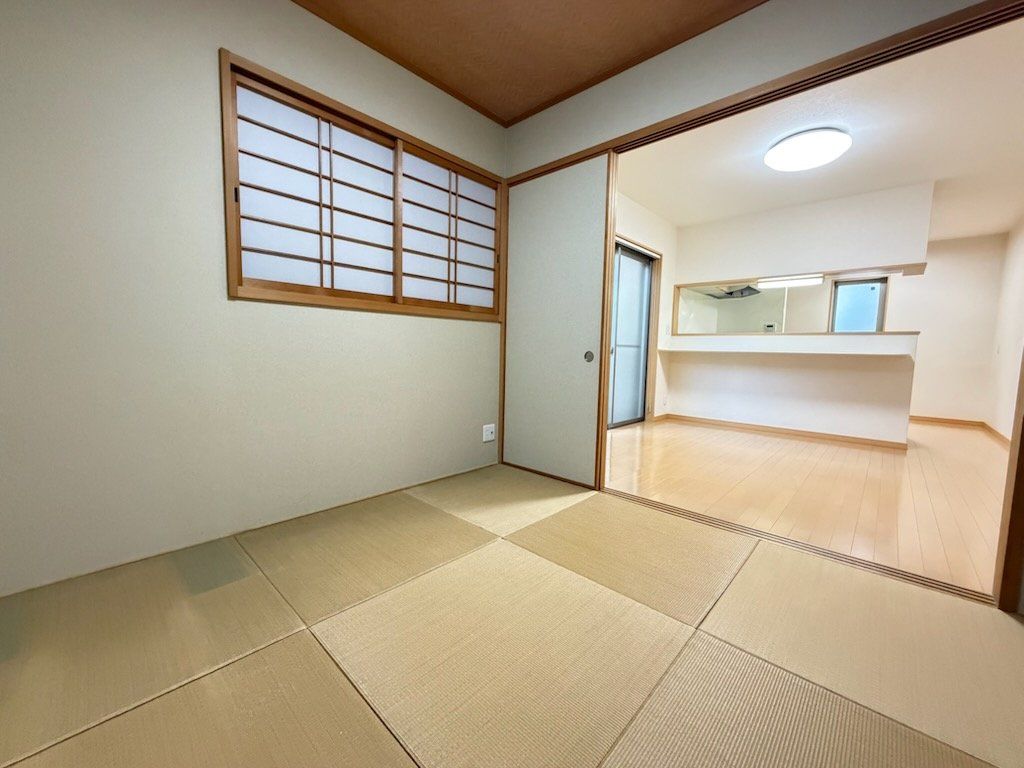 4LDK Detached House for Sale in Hirakata, Osaka - Thumbnail 2