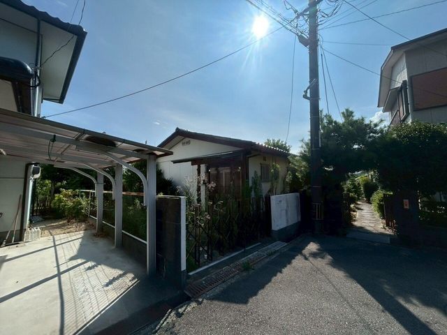 Charming 1974 Single-Story House in Hofu, Yamaguchi - 3DK - Thumbnail 2