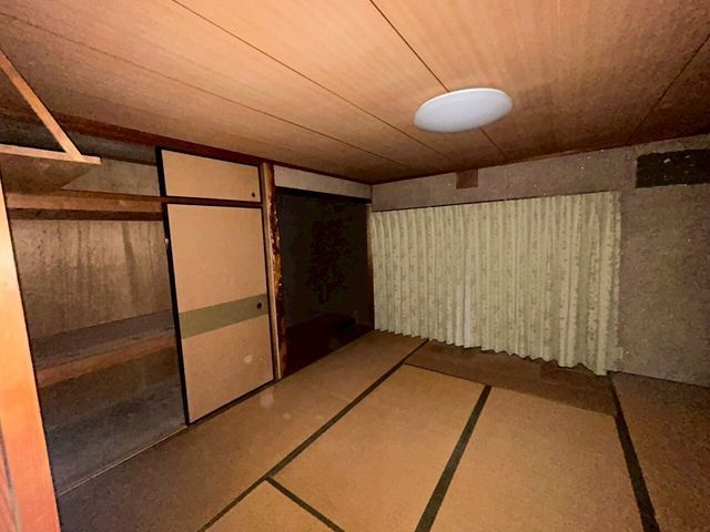 Charming 1974 Single-Story House in Hofu, Yamaguchi - 3DK - Thumbnail 4